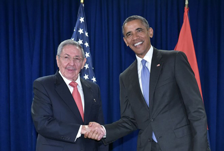 Chủ tịch Cuba Raul castro gặp Tổng thống Mỹ Barack Obama, ngày 29/9 bên lề Đại hội đồng Liên hợp quốc khóa 70.